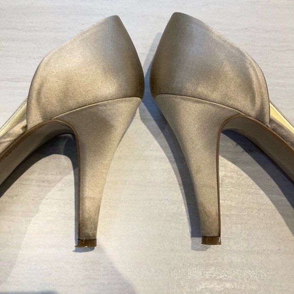 Nine West Light gold / champagne open toe sandals size 7.5 - Picture 3 of 4